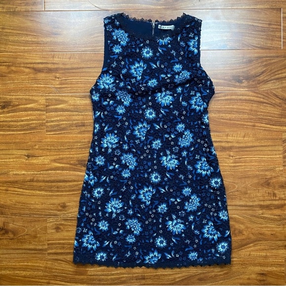 NWT New Alice + Olivia Blue Navy Clyde Crochet Lace A Line Mini Dress Size 4